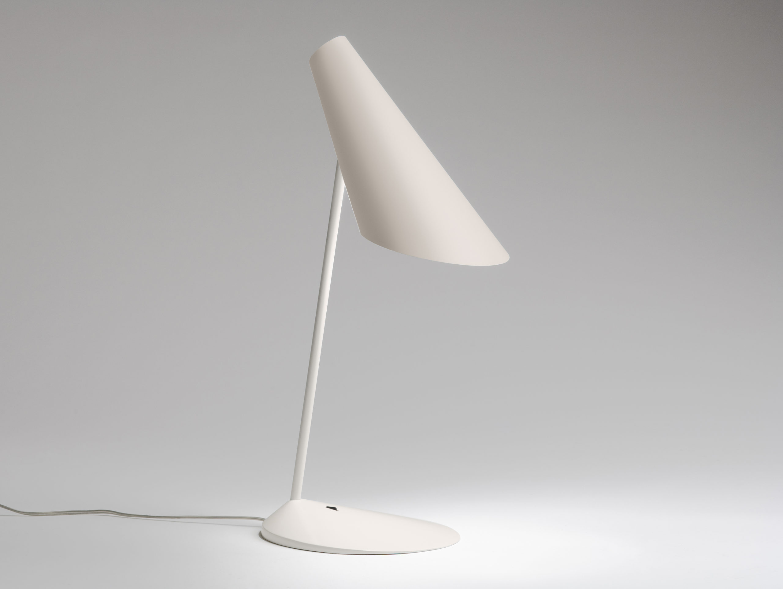Candeeiro de mesa CONO branco